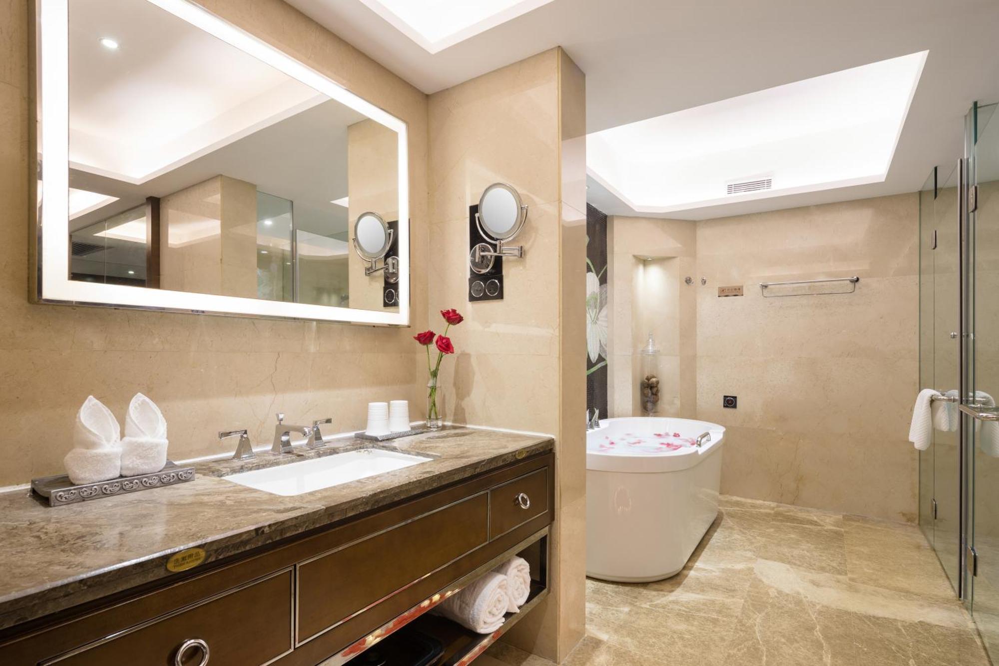 Maoming International Hotel Екстериор снимка